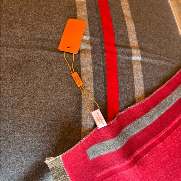 Hermès Cashmere Silk Horse Motif Scarf - Picture 7 of 11